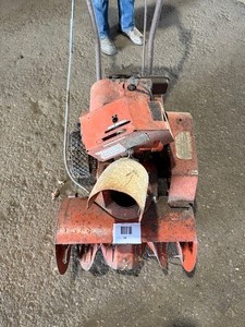 lot 24 image: Walk behind snowblower