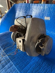 lot 29 image: Snowmobile engine
