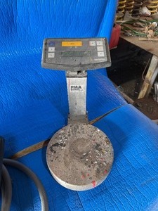 lot 30 image: Paint mixing equipment