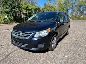 lot 3 image: 2010 VOLKSWAGEN ROUTAN SE No Accidents  Certified Pre-Owned (NO RESERVE)