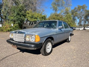 lot 21 image: 1981 MERCEDES-BENZ 300-CLASS 300 Diesel No Accidents (NO RESERVE)