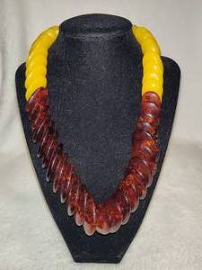 lot 53 image: Retro Graduated Congnac & Eggyolk Reconstituted Amber Disc Necklace
