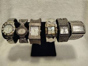 lot 72 image: Assorted Ladies Fashion Watches