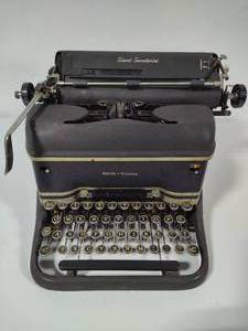 lot 23 image: Smith Corona Manual Silent Secretarial Typewriter