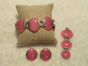 lot 80 image: 925 Pink Lucite Bracelet, Pendant & Earrings Set