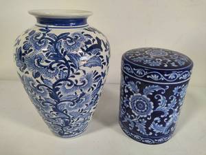 lot 97 image: Blue & White Decorative Vase & Canister