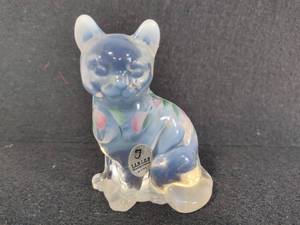lot 36 image: Fenton Glass Cat Figurine - Hand Painted & Signed