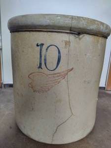 lot 43 image: Ten Gallon Red Wing Crock