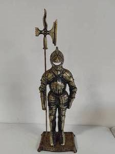 lot 26 image: Cast Iron Metal Knight