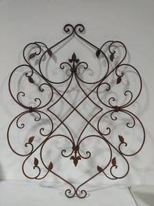 lot 117 image: Large Metal Scroll Decor