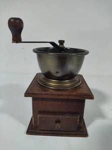 lot 118 image: Vintage Coffee Grinder