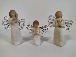 lot 122 image: Willow Tree Angel Figurines