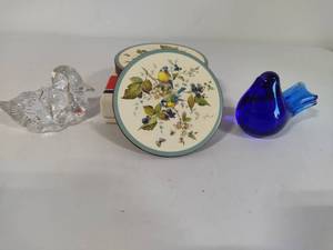 lot 130 image: Glass Birds & Pimpernell Bird Coaster Set