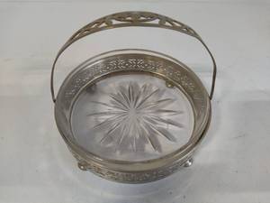 lot 147 image: Royal Rochester Silverplated Handle Nut Dish