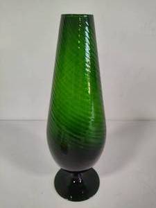 lot 149 image: Empoli Emerald Green Spiral Glass Vase