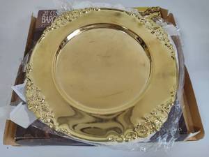 lot 153 image: Godinger Brass Plated Serving Plates (8)