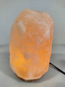 lot 205 image: Himalayan Salt Lamp