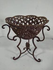lot 214 image: Metal Garden Planter