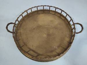 lot 221 image: Brass Round Serving Tray wHandles