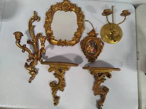 lot 224 image: Gold Tone Wall Decor