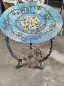 lot 231 image: Glass Top Bird Bath