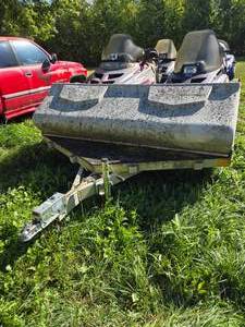 lot 2 image: 1996 Triton Aluminum 4 Place Snowmobile Trailer
