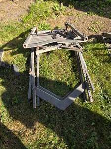 lot 12 image: Climbing Deer Stand
