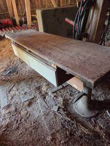 lot 60 image: Vintage Round Metal Leg Table