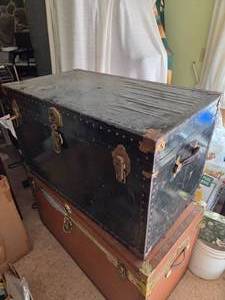 lot 78 image: Vintage Black Trunk