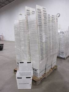 lot 507 image: PALLET OF PLASTIC TOTES