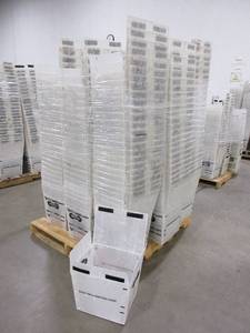 lot 513 image: PALLET OF PLASTIC TOTES