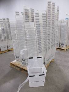 lot 516 image: PALLET OF PLASTIC TOTES
