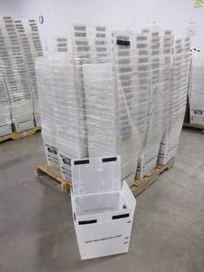 lot 519 image: PALLET OF PLASTIC TOTES