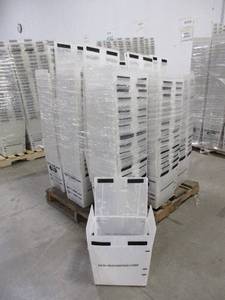 lot 520 image: A PALLET OF PLASTIC TOTES