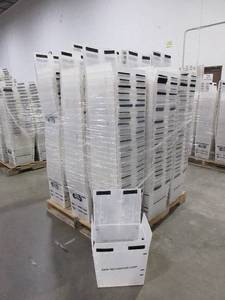 lot 522 image: A PALLET OF PLASTIC TOTES