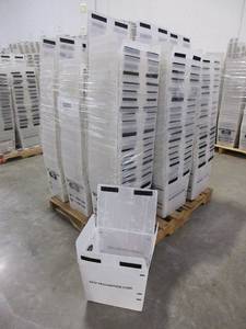 lot 526 image: A PALLET OF PLASTIC TOTES