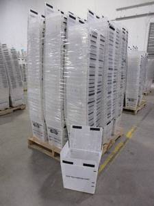 lot 528 image: A PALLET OF PLASTIC TOTES