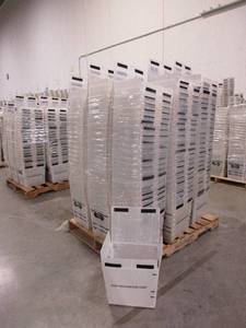 lot 529 image: A PALLET OF PLASTIC TOTES