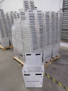 lot 530 image: A PALLET OF PLASTIC TOTES
