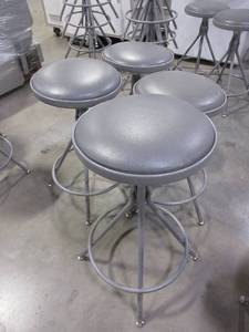 lot 542 image: ADJUSTABLE HEIGHT METAL STOOLS