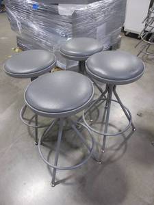 lot 543 image: ADJUSTABLE HEIGHT METAL STOOLS