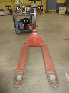 lot 293 image: BT PALLET JACK