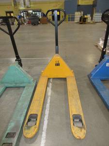 lot 298 image: CE PALLET JACK