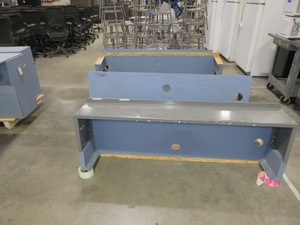 lot 576 image: HUTCH TOPS