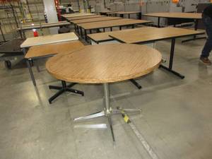 lot 599 image: COMMERCIAL TABLE ASSORTMENT