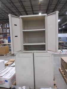 lot 401 image: STERILITE PLASTIC STORAGE CABINETS