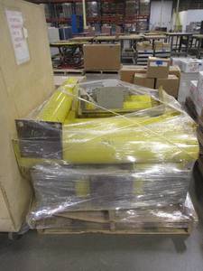 lot 403 image: YELLOW METAL BOLLARDS