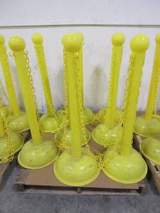 lot 408 image: YELLOW PLASTIC STANCHIONS WITH CHAIN