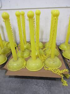 lot 410 image: YELLOW PLASTIC STANCHIOS WITH CHAIN
