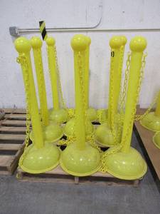 lot 411 image: YELLOW PLASTIC STANCHIONS WITH CHAIN